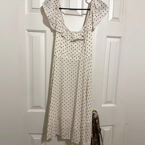 old navy white off the shoulder dress Old navy XS white mini dress. Off the shoulder,
